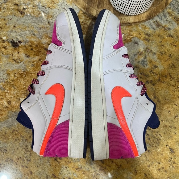 Jordan 1 size 7 - Picture 7 of 9